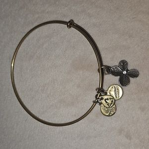 Alex & Ani gold 4 leaf clover bracelet